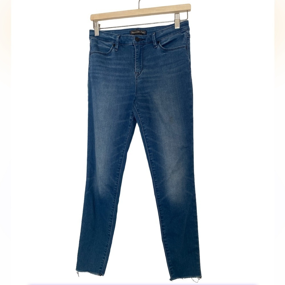 ABERCROMBIE & FITCH SIGNATURE COLLECTION SKINNY JEANS WITH RAW HEM SIZE 26